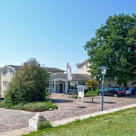 Terrasse, gratis Nutzung vom AHOI Erlebnisbad und Sauna in Sellin - Meeresblick FeWo 43 Apartment Goehren (Ruegen)