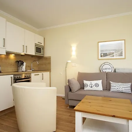 Terrasse, gratis Nutzung vom AHOI Erlebnisbad und Sauna in Sellin - Meeresblick FeWo 43