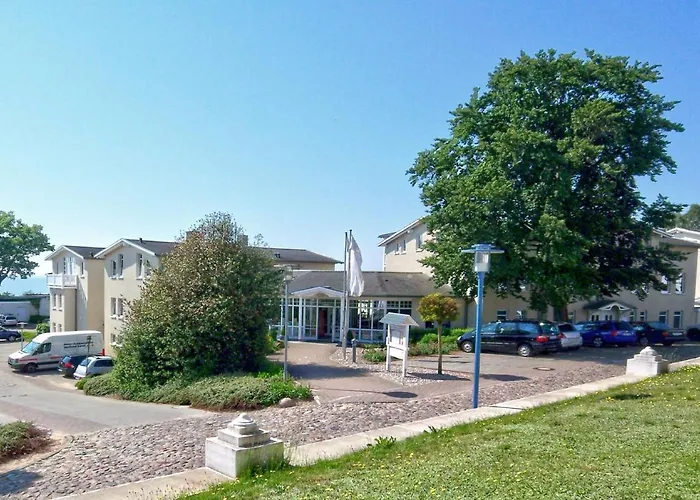 Terrasse, gratis Nutzung vom AHOI Erlebnisbad und Sauna in Sellin - Meeresblick FeWo 43 Apartment Goehren (Ruegen)