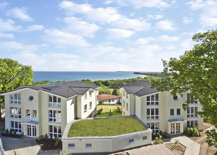 Terrasse, gratis Nutzung vom AHOI Erlebnisbad und Sauna in Sellin - Meeresblick FeWo 43 Apartment