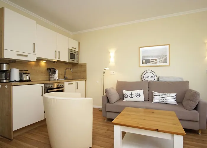 Terrasse, gratis Nutzung vom AHOI Erlebnisbad und Sauna in Sellin - Meeresblick FeWo 43