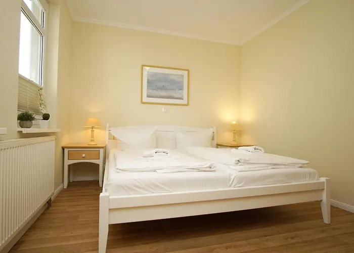 Terrasse, gratis Nutzung vom AHOI Erlebnisbad und Sauna in Sellin - Meeresblick FeWo 43 Apartment
